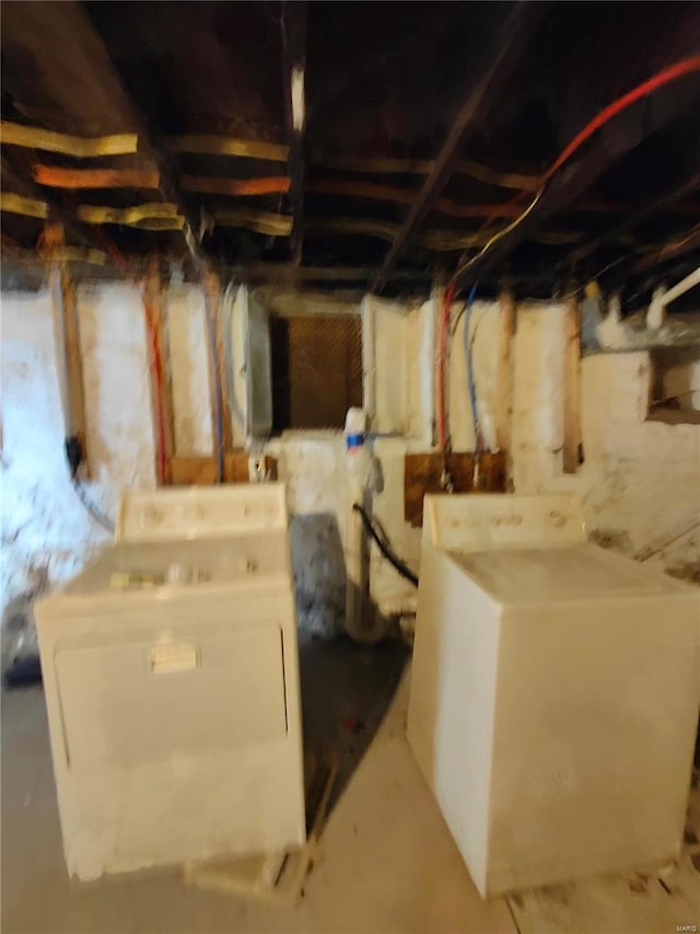 basement with washer / clothes dryer