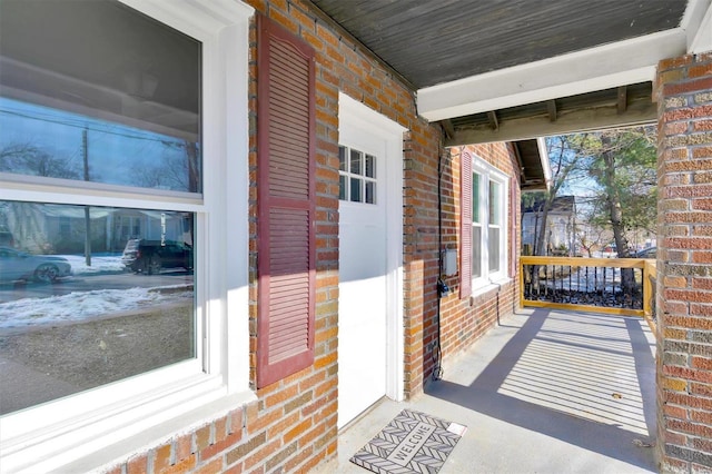 entrance to property featuring covered porch