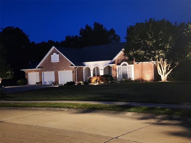 view of front facade with a garage and a yard