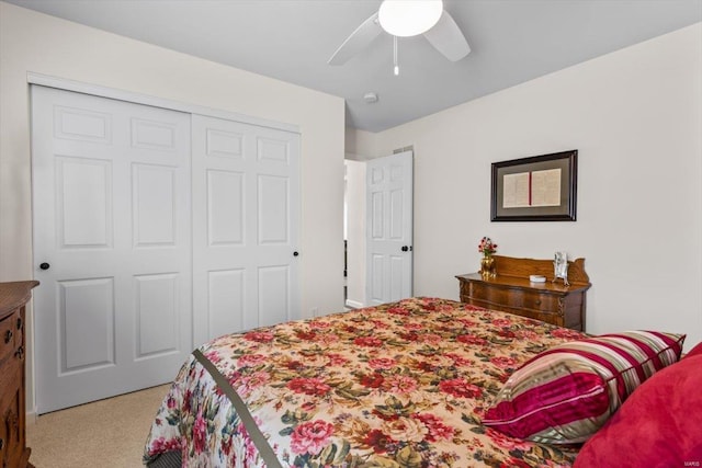 bedroom with light carpet, ceiling fan, and a closet