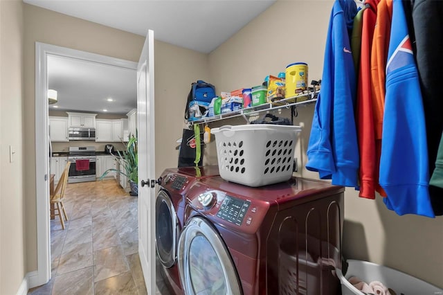 washroom featuring washing machine and clothes dryer