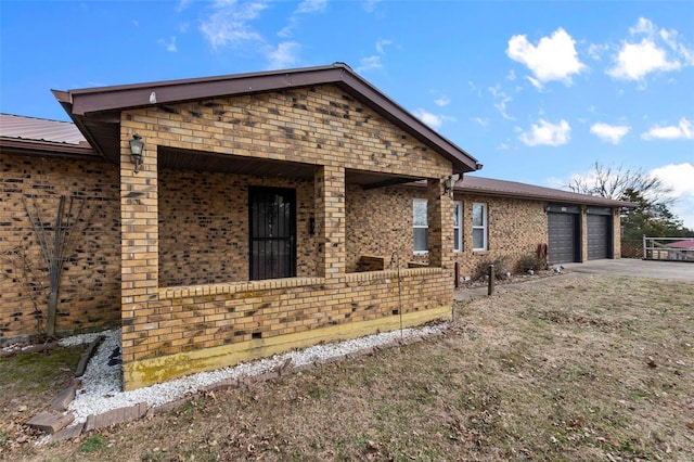 view of front of home with a garage