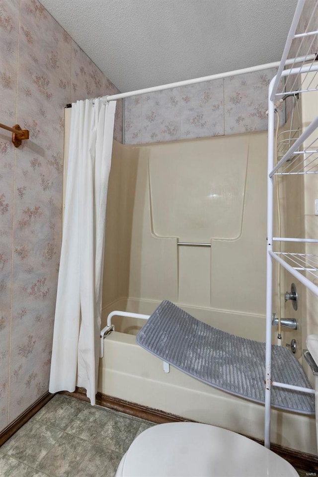 bathroom featuring a textured ceiling