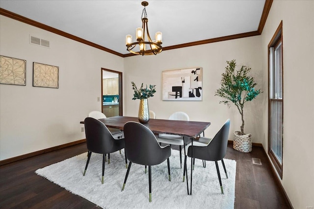 dining area featuring visible vents, a notable chandelier, ornamental molding, dark wood-style floors, and baseboards