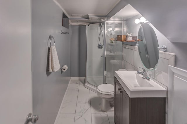 bathroom with a shower with door, vanity, and toilet