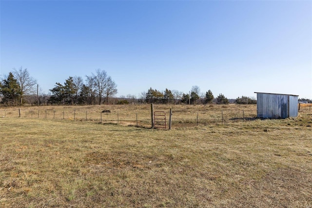 view of yard featuring a rural view