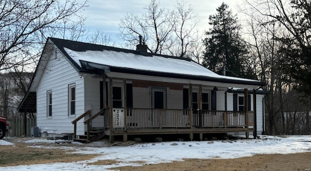 view of front facade featuring a porch