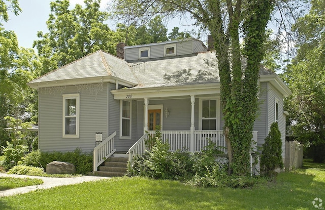 view of front of home featuring covered porch and a front yard