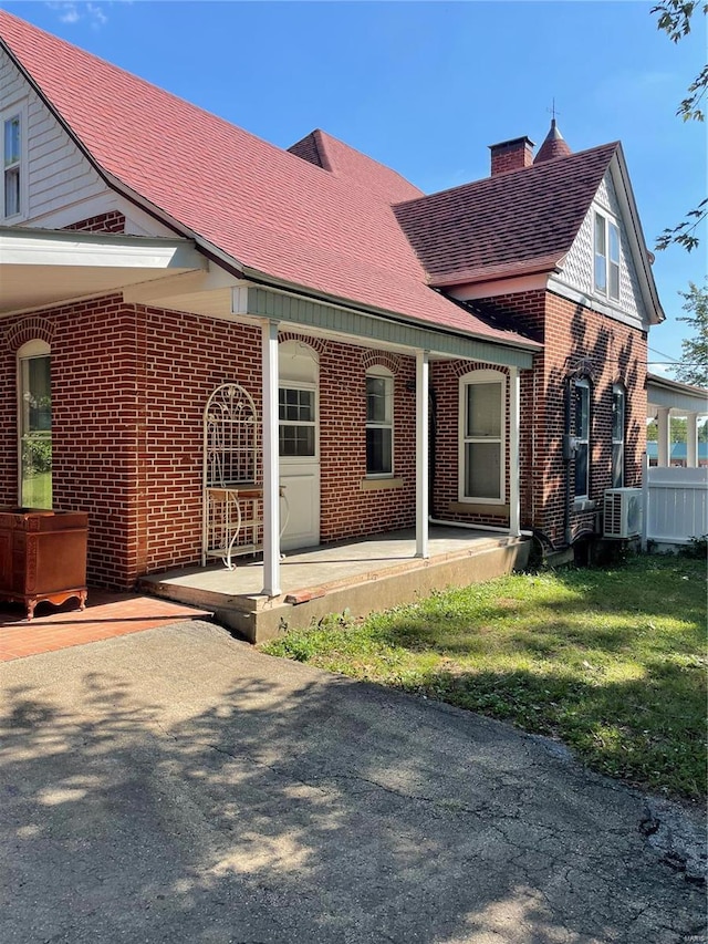 view of front of house with a front lawn and a porch