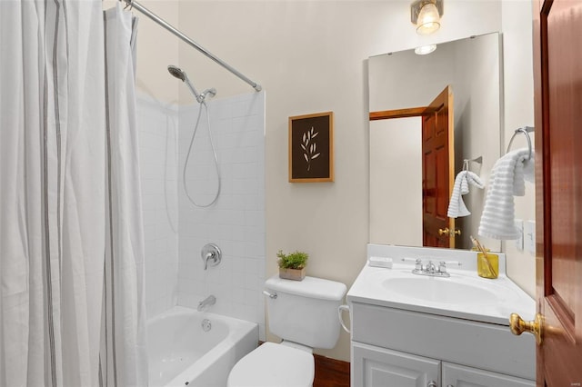 full bathroom featuring shower / tub combo with curtain, vanity, and toilet