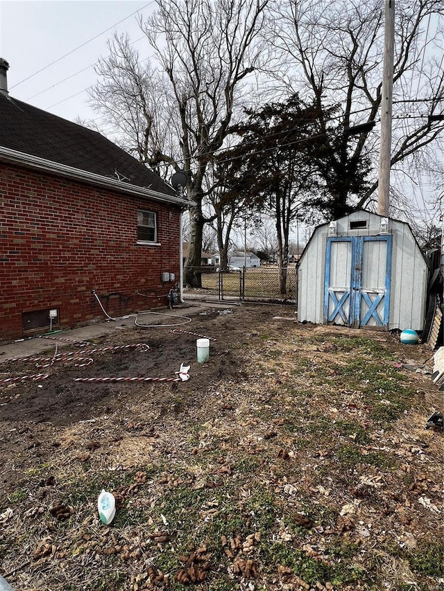 view of yard with a shed