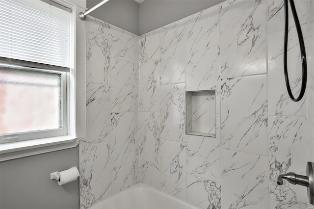 bathroom featuring tiled shower / bath combo