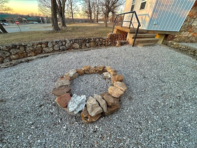 view of yard at dusk