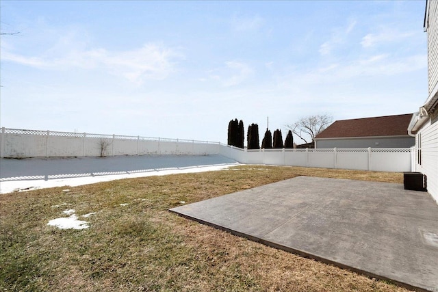 view of yard with a patio area