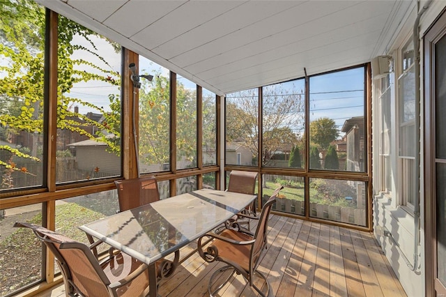 sunroom with vaulted ceiling