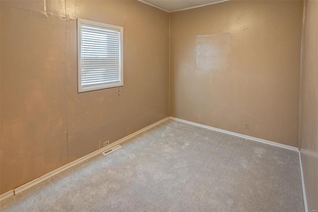 unfurnished room with carpet