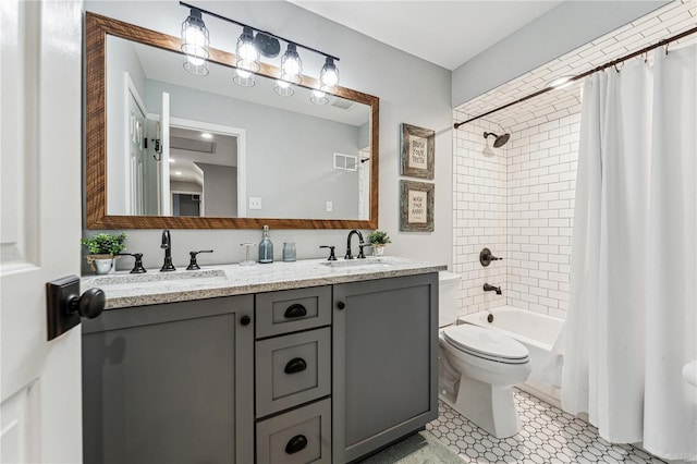 bathroom with shower / tub combo with curtain, a sink, toilet, and double vanity