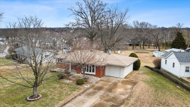 view of front facade with a garage and a front yard