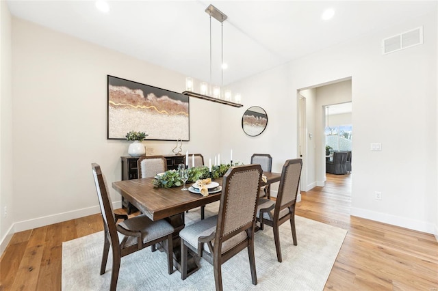dining area featuring recessed lighting, light wood finished floors, visible vents, and baseboards