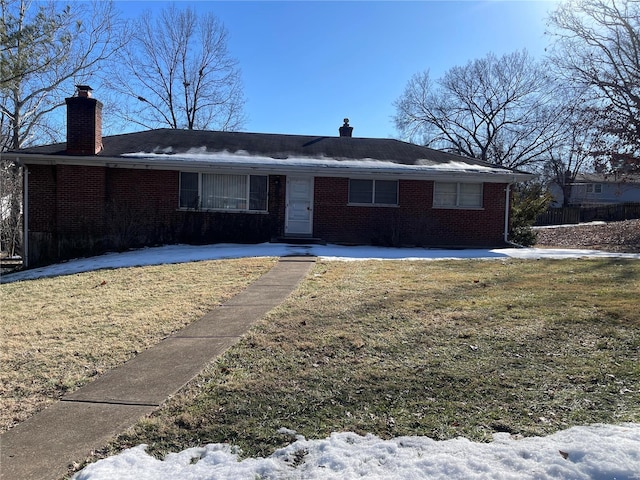 single story home with a front lawn