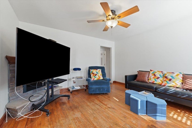 living room featuring light hardwood / wood-style floors and ceiling fan