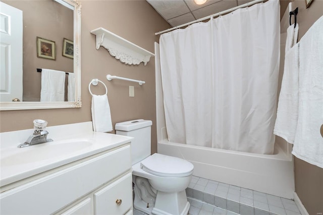 full bathroom featuring shower / tub combo with curtain, tile patterned flooring, vanity, a drop ceiling, and toilet