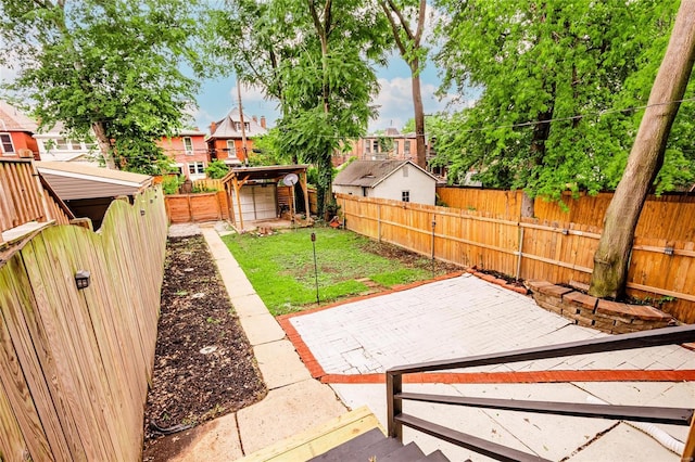 view of yard featuring a patio