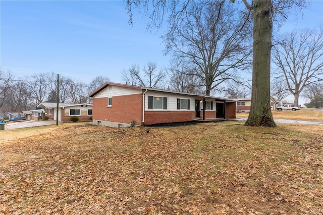 view of front of house featuring a front yard