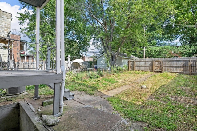 view of yard featuring cooling unit