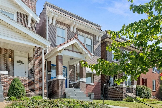 view of front facade featuring brick siding