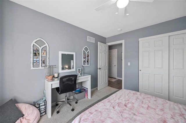 bedroom with carpet floors, ceiling fan, and a closet