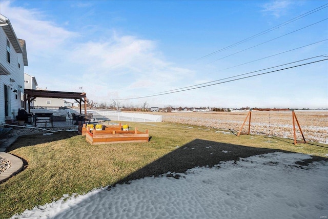 view of yard with a rural view