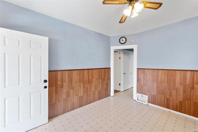 empty room with ceiling fan