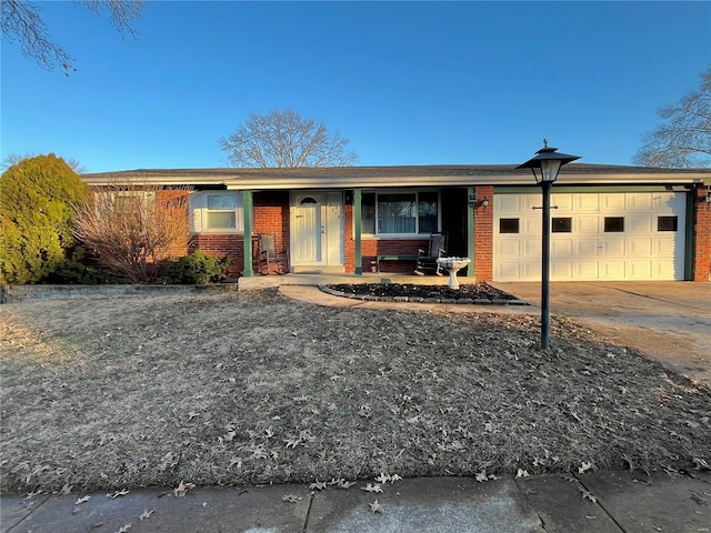 single story home featuring a garage