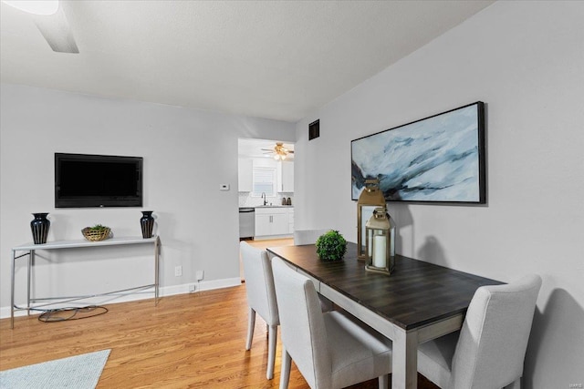 dining space featuring sink, ceiling fan, and light hardwood / wood-style flooring