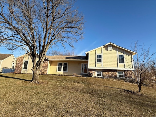 tri-level home featuring a front yard