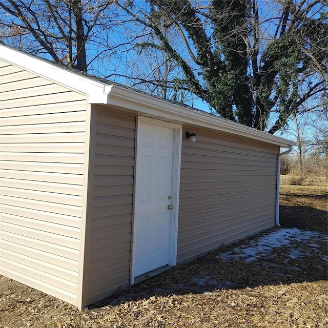 view of outbuilding