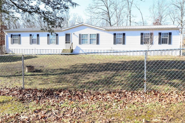 manufactured / mobile home featuring a front yard and fence