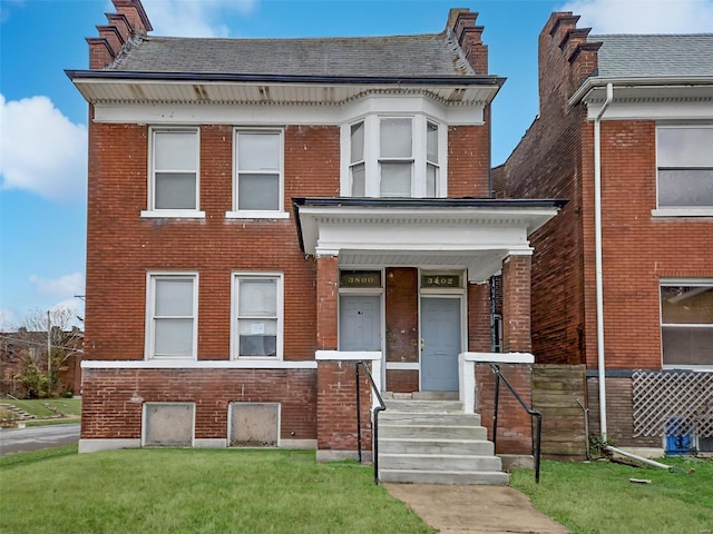 view of front of house featuring a front yard