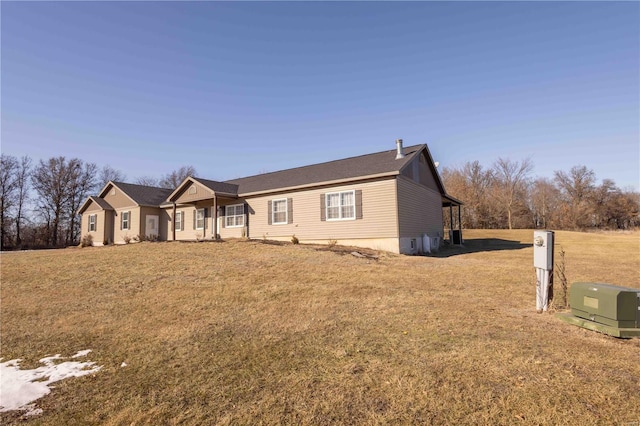 ranch-style house featuring a front yard