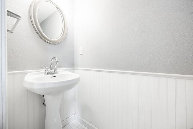 bathroom featuring wainscoting