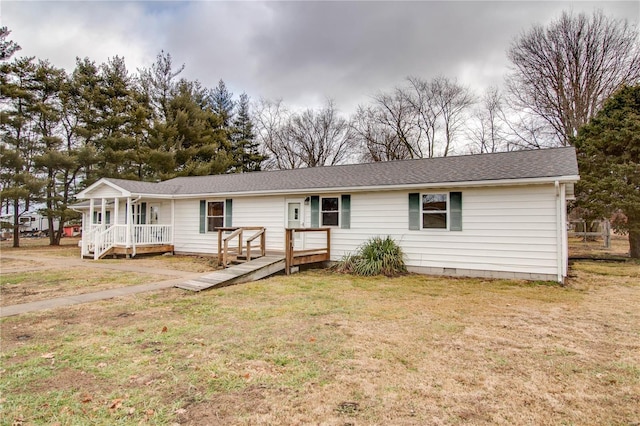 single story home with a front yard