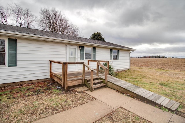 single story home with a front yard