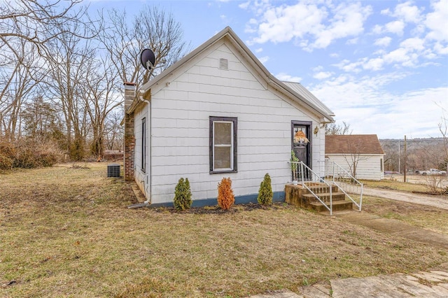 bungalow-style house with a front yard