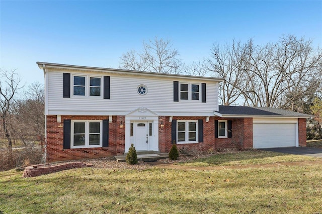 view of front of house featuring a garage and a front yard