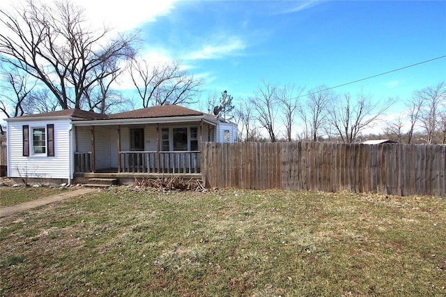 view of front of home featuring a porch and a front lawn