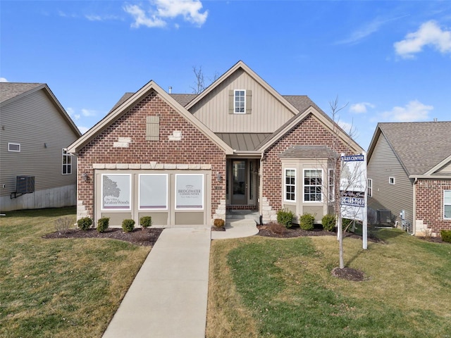 view of front of property featuring a front yard