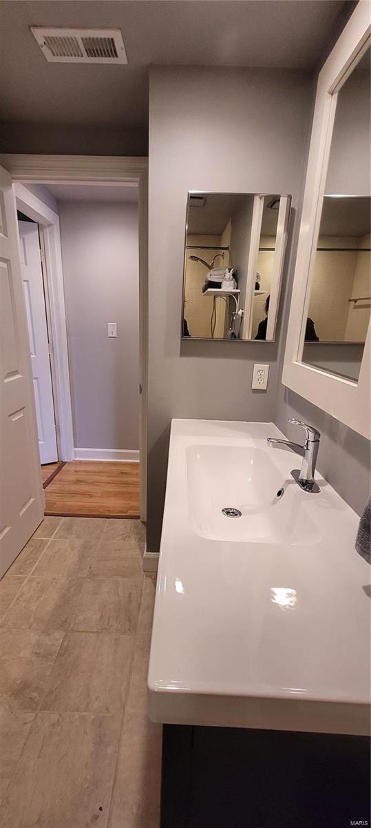 bathroom with vanity