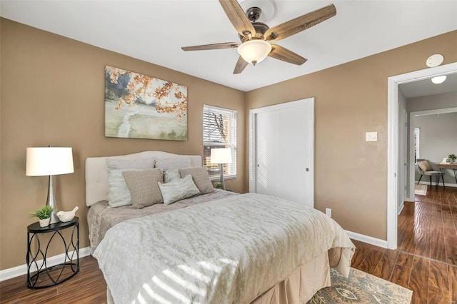 bedroom featuring dark wood-type flooring, ceiling fan, and a closet