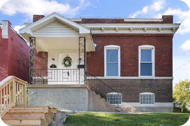 view of front of property featuring a porch